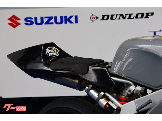 当店はスズキ現行車を中心に各メーカー新車、中古車を常時60台ラインナップ。 当店はスズキ現行車を中心に各メーカー新車、中古車を常時60台ラインナップ。