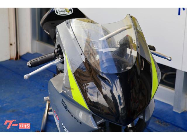 250cc以上のバイク、時には旧車、カスタム車まで様々なバイクを取り扱っております。 250cc以上のバイク、時には旧車、カスタム車まで様々なバイクを取り扱っております。