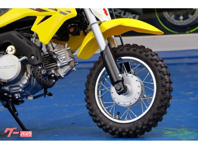 当店はスズキ現行車を中心に各メーカー新車、中古車を常時60台ラインナップ。 当店はスズキ現行車を中心に各メーカー新車、中古車を常時60台ラインナップ。