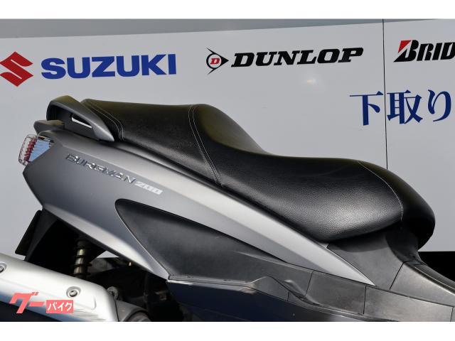 当店はスズキ現行車を中心に各メーカー新車、中古車を常時60台ラインナップ。 当店はスズキ現行車を中心に各メーカー新車、中古車を常時60台ラインナップ。