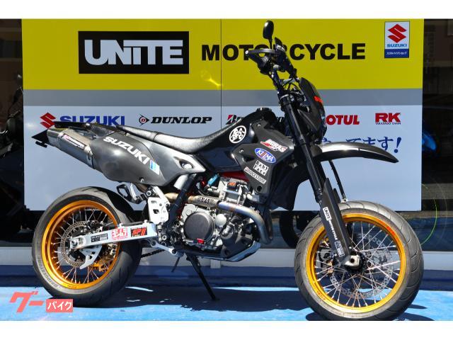 スズキ ＤＲ−Ｚ４００ＳＭ　ヨシムラマフラー　フルＯ／Ｈ　パウダーコートフレーム