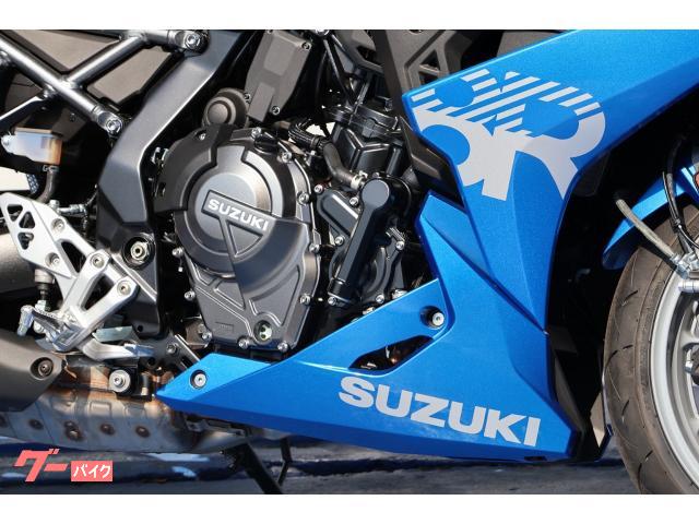 当店はスズキ現行車を中心に各メーカー新車、中古車を常時６０台ラインナップ。