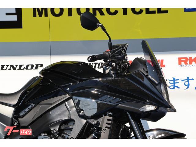 ヨシムラXコントロールハンドル、トップブリッジ。スクリーンももちろんヨシムラです! ヨシムラXコントロールハンドル、トップブリッジ。スクリーンももちろんヨシムラです!