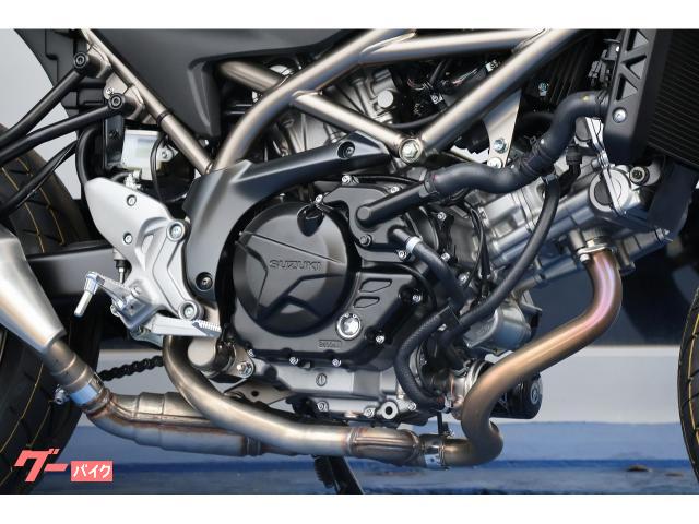 当店はスズキ現行車を中心に各メーカー新車、中古車を常時60台ラインナップ。 当店はスズキ現行車を中心に各メーカー新車、中古車を常時60台ラインナップ。