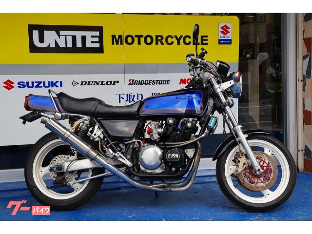 吸排気は社外フルエキにＦＣＲ。オイルクーラーやバックステップを装備。