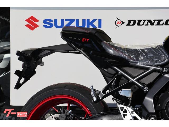 当店はスズキ現行車を中心に各メーカー新車、中古車を常時６０台ラインナップ。