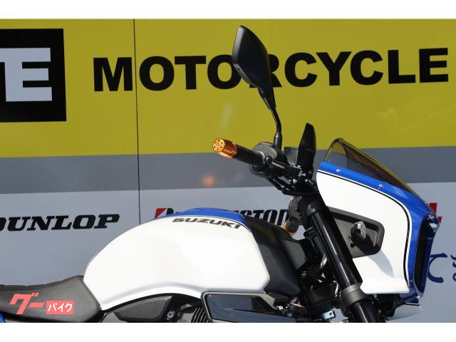 ヘリテイジカラーでもグッと引き締まる良いデザインのバイクです。
