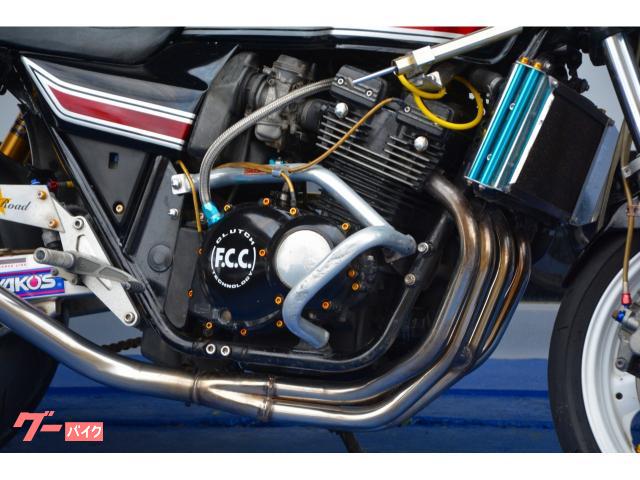 当店はスズキ現行車を中心に各メーカー新車、中古車を常時６０台ラインナップ。