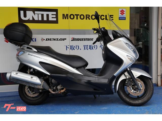 タンデムも高速も楽な２００ｃｃエンジンと、大きめの車格。