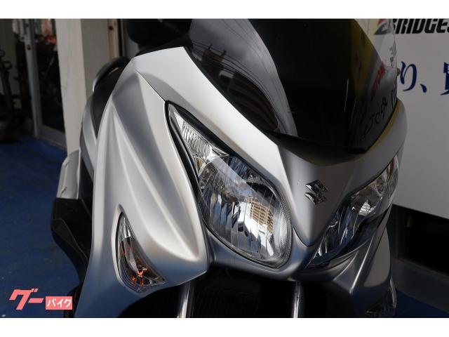 当店はスズキ現行車を中心に各メーカー新車、中古車を常時６０台ラインナップ。