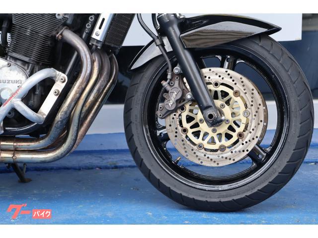 当店はスズキ現行車を中心に各メーカー新車、中古車を常時６０台ラインナップ。