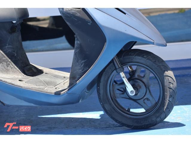 当店はスズキ現行車を中心に各メーカー新車、中古車を常時６０台ラインナップ。