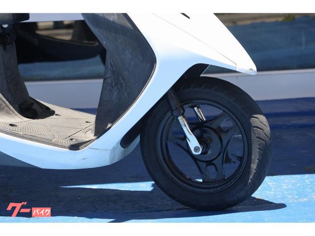 当店はスズキ現行車を中心に各メーカー新車、中古車を常時６０台ラインナップ。