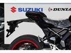 当店はスズキ現行車を中心に各メーカー新車、中古車を常時６０台ラインナップ。