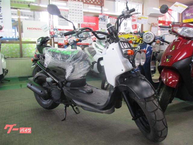ホンダ、ズーマーPGM−FI,燃料電子制後の車両、白 ホンダ、ズーマーPGM−FI,燃料電子制後の車両、白