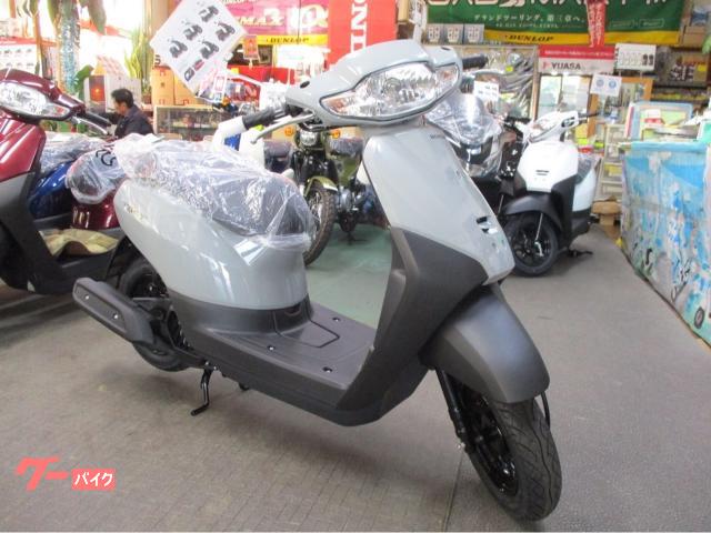 新色、パールディープマッドグレー色。低燃費車両。 新色、パールディープマッドグレー色。低燃費車両。