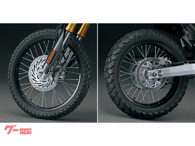 フロントに２７０ｍｍ、リヤに２４０ｍｍのブレーキディスクを採用