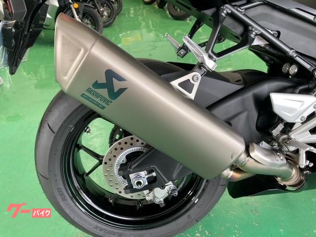 AKRAPOVIC製の軽量マフラー!いい音します! AKRAPOVIC製の軽量マフラー!いい音します!