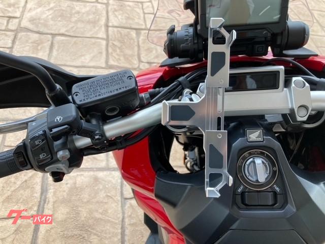 アルミ削り出しのスマホホルダー付!スイッチは多めですが、慣れれば便利で使いやすい配置です。 アルミ削り出しのスマホホルダー付!スイッチは多めですが、慣れれば便利で使いやすい配置です。