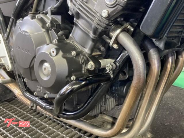 エンジンガードにセンタースタンド付いてます! エンジンガードにセンタースタンド付いてます!