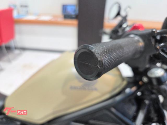 グリップエンドに傷がございます。ぜひ店頭にてご確認ください。