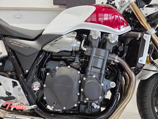 優良認定中古車です。６か月又は１０，０００ｋｍの保証書が交付されます。