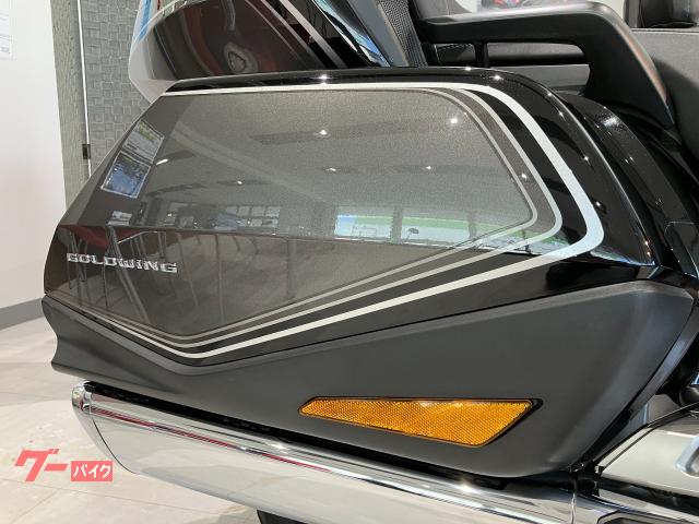 認定中古車は１２５ＣＣ以上の車両には３か月または５０００Ｋｍの保証が付いております。