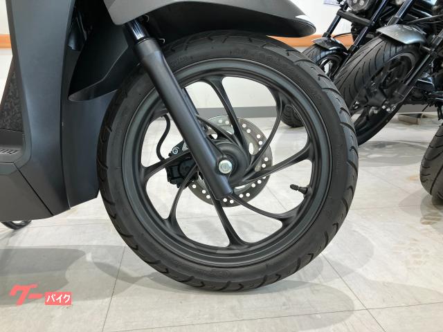 認定中古車は１２５ＣＣ以上の車両には３か月または３０００Ｋｍの保証が付いております。