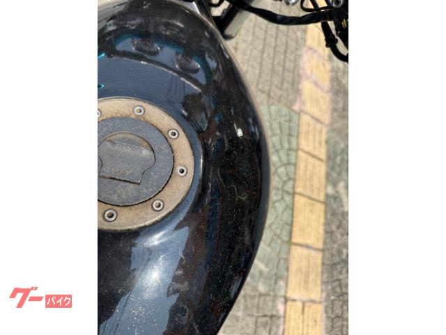 タンク右側に凹みあり