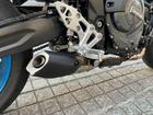 2−into−1エキゾートシステムは、専用設計のショートタイプマフラーを採用