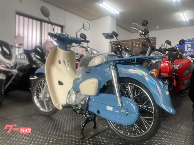 シート前部と後部をグレーとしたツートーンのシート シート前部と後部をグレーとしたツートーンのシート