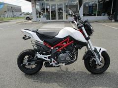 ＢＥＮＥＬＬＩ　ＴＮＴ１２５　フェンダーレス　ＵＳＢ充電装備　ＬＥＤヘッドライト　５速ミッション　油冷エンジン　前後連動ブレーキ