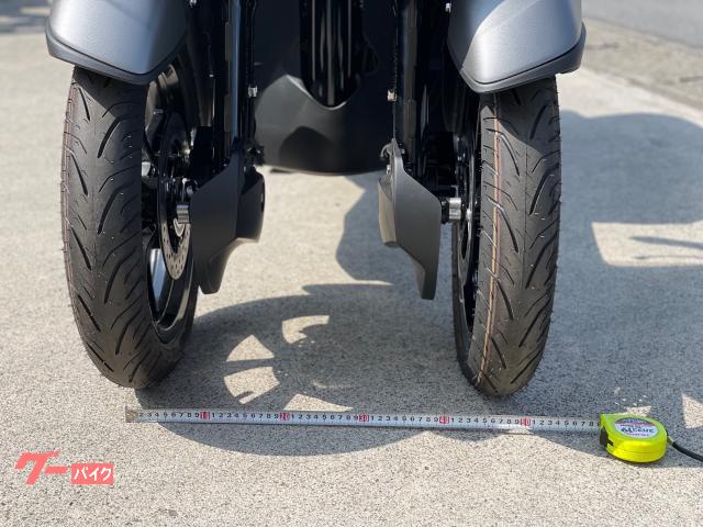 トリシティ125の前輪中心幅左右非対称改造キット(普通免許用)側