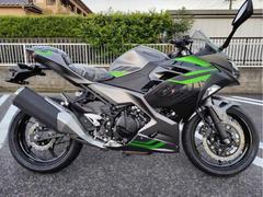 カワサキ　Ｎｉｎｊａ　４００　２０２６年式モデル　ヘルメットホルダー標準装備