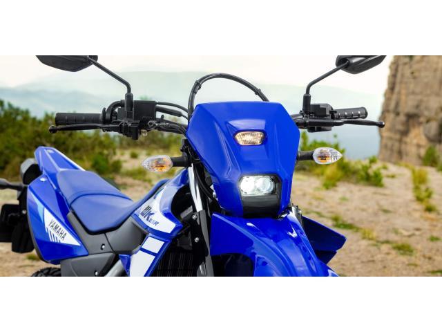 ヤマハ WR125R シート高875mm 車両重量138kg