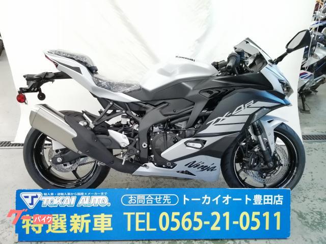Ｎｉｎｊａ　ＺＸ−４Ｒ　ＳＥ　メタリックマットホワイティッシュシルバー／メタリックフラットスパークブラック