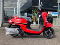 ヤマハ　ビーノ　水冷４サイクルＦＩエンジン／便利な収納スペース有ります。