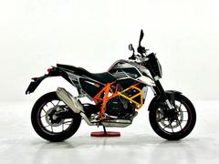 ＫＴＭ　６９０デューク　１２８１５３００２７　ＡＢＳ・３モード切替機能・ライドバイワイヤ・ラジアルマウントキャリパー採用