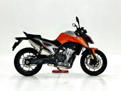 ＫＴＭ　７９０デューク　１１７７４９００２２　並列２気筒エンジン搭載　ローシート付き