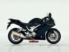 ホンダ　ＶＦＲ８００Ｆ　１２２１４Ｃ００２０　ＶＴＥＣ付Ｖ４エンジン搭載　ＥＴＣ・グリップヒーター付