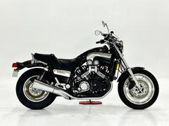 ヤマハ　ＶＭＡＸ　北米仕様　１０１２５３００１２　カーボンプリント「カーボンブラック」採用　２０００年式