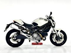 ＤＵＣＡＴＩ　モンスター６９６　１２２７４６００３２　ドゥカティ伝統の２バルブ空冷Ｌツインを搭載し、最高出力８０ＰＳを発生！！