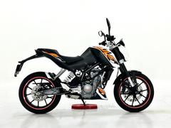 ＫＴＭ　２００デューク　１０８９３９００４９　ＡＢＳ付　最高出力２５．８ｐｓ／半乾燥重量１２９．５ｋｇ