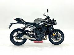 ＴＲＩＵＭＰＨ　ストリートトリプル７６５Ｒ　１１３３５６００２６