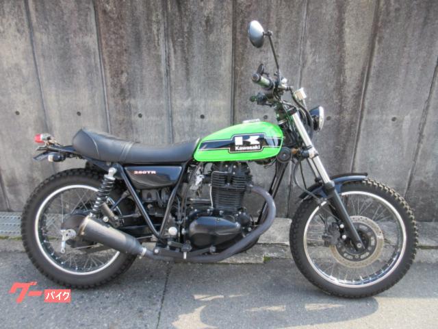 ２５０ＴＲ　２００６年モデル　グリーン／ブラック　カスタムスタイル　スパトラマフラー　スマホホルダー　ルーカステールランプ