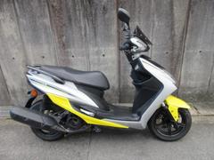 ヤマハ　シグナスＸ　ＳＲ　２０１７年モデル　シルバー／イエロー　メーターバイザー　キーシャッター