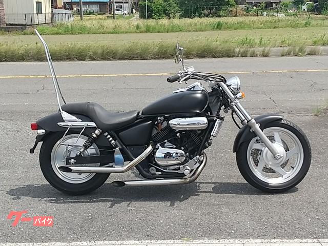 Ｖ−ＴＷＩＮ　ＭＡＧＮＡ　後期型　スラッシュカットマフラー　ロングＣＣバー　ローダウン　サイドバックサポート付き　マットブラック改
