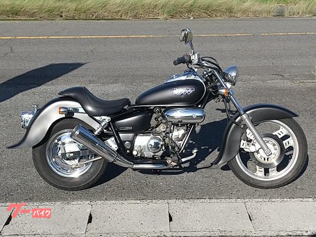 ＭＡＧＮＡ　ＦＩＦＴＹ　後期型　前後エスカルゴフェンダー　スカルテールランプ　バッテリー新品　シート張替え　マットブラック改