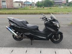 スズキ　スカイウェイブ２５０　タイプＳ　ＣＪ４６Ａ　ＦＩ車　社外マフラー　ハンドル　ミラー　グリップ　サイドバイザー付き　ブラック