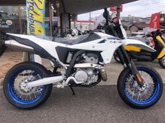 スズキ　ＤＲ−Ｚ４ＳＭ